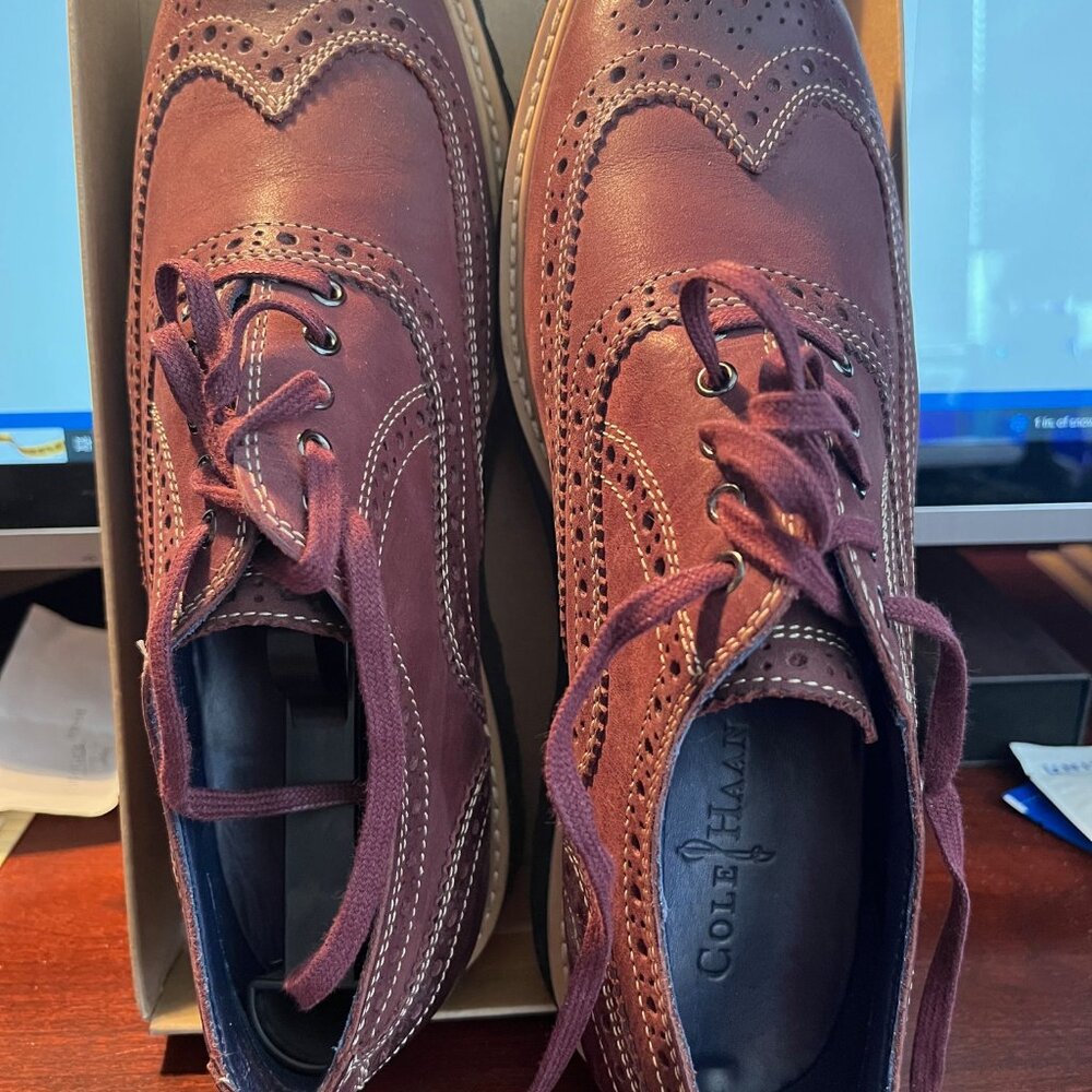 Cole Haan men's 8.5 wing tip dress shoes